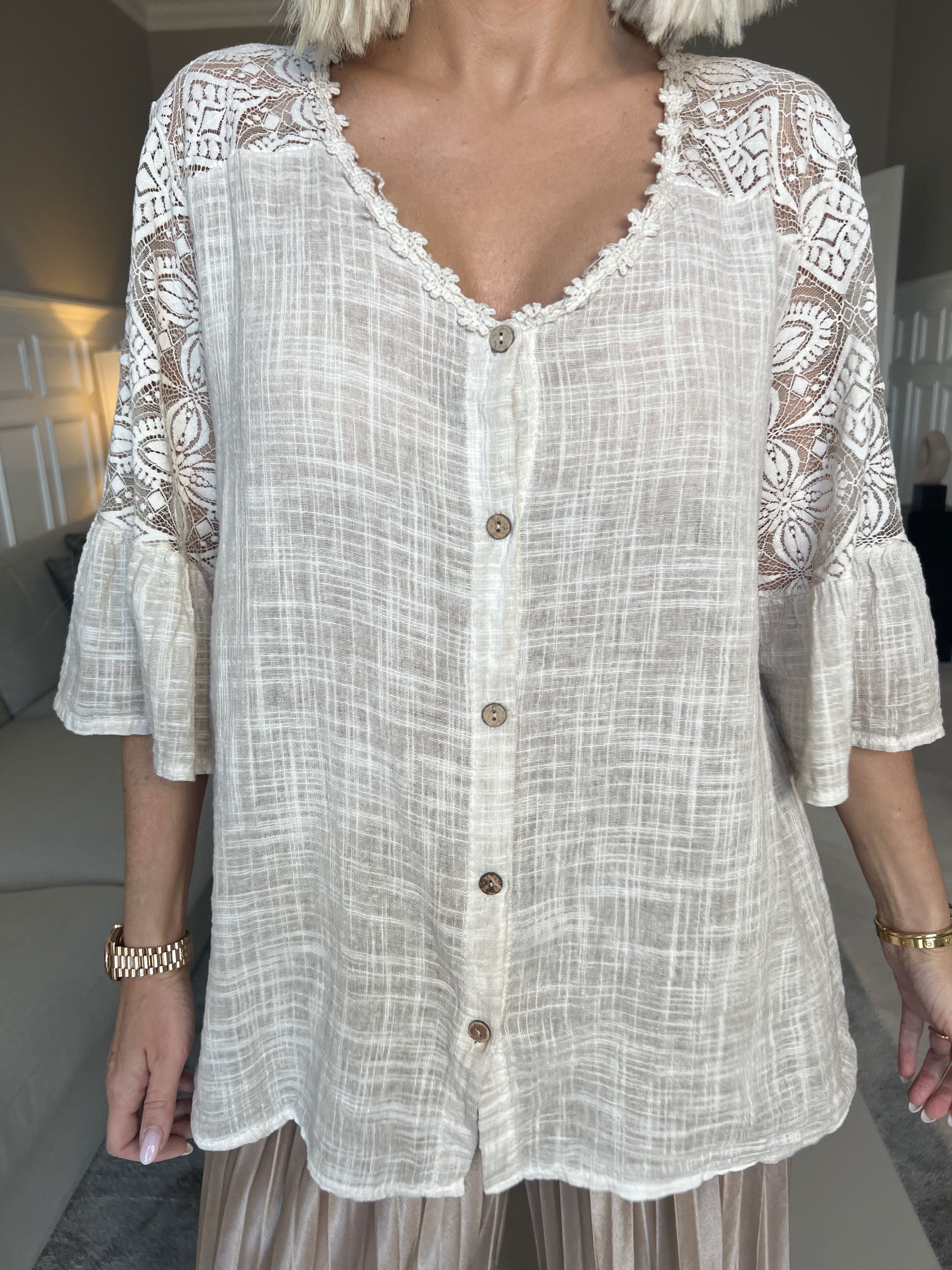 Nice - Fin tunika med blondeærmer